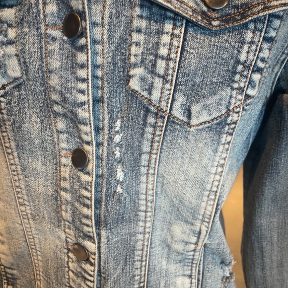 Casual, comfortable, distressed, stylish, denim jacket - Picture 9 of 13
